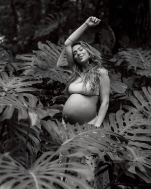 Paula Costa Instagram - 9 meses de MARIA 🍃 

Últimos dias com a nossa menina no meu útero.
Que transformação linda até aqui, minha filha. 
Somos!

Obrigada pelas fotos incríveis @pamelamirandafoto
