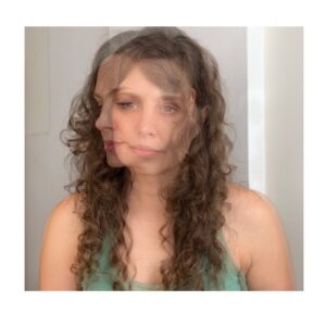 Paula Possani Instagram - Vida de atriz hoje em dia é gravar vídeos e testes em casa. Aí a gente se diverte e ainda faz uns posts! 😉
Qual o seu humor na escala paula possani de hoje? 
#atriz #atrizbrasileira #brasilianactress #selftape #vidadeatriz #amomeutrabalho #mandajobs