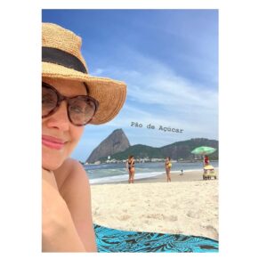 Paula Possani Instagram - Despedindo de outubro com um pouco da temporada no Rio de Janeiro ❤️☀️💦🎬