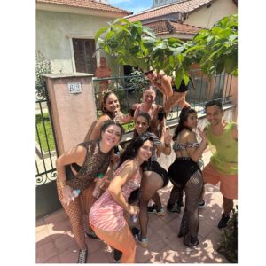 Paula Possani Instagram - Carnaval dia 01 e minha alcateia do amor! 🐯❤️
.
Alcateia: grupo de lobos ou manada de quaisquer outros animais ferozes.