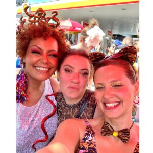 Paula Possani Instagram - Carnaval dia 01 e minha alcateia do amor! 🐯❤️
.
Alcateia: grupo de lobos ou manada de quaisquer outros animais ferozes.