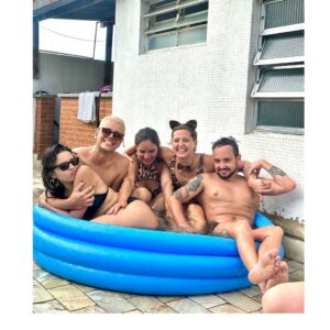 Paula Possani Instagram - Carnaval dia 01 e minha alcateia do amor! 🐯❤️
.
Alcateia: grupo de lobos ou manada de quaisquer outros animais ferozes.