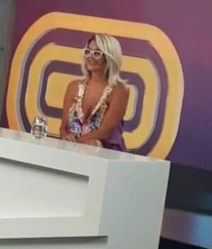 Paula Volpe Instagram - Gracias @tomroxdente @piaslapka @canal9oficial la pase genial #alatarde #baile #jurado #bachata