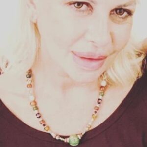 Paula Volpe Instagram - Gracias @thevintage.factory #accesorios #moda #2023