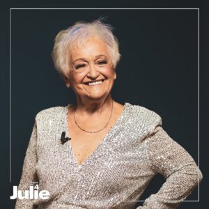 Paulette Gagnon Instagram - Ce soir 21h à @lasemainedes4julie, je vous présente ma visite au tapis rouge d’@od_officiel avec @marielynejoncas!
📺 21h sur @noovo.ca
📸 @sachabourque
👗 @loue1robe
#4Julie