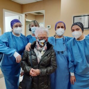 Paulette Gagnon Instagram - J’ai rencontré quatre fans lorsque je suis allée chez le dentiste 😍🦷! Merci à la Clinique Dentaire du Dre Zakia Benouaret pour le bon service!