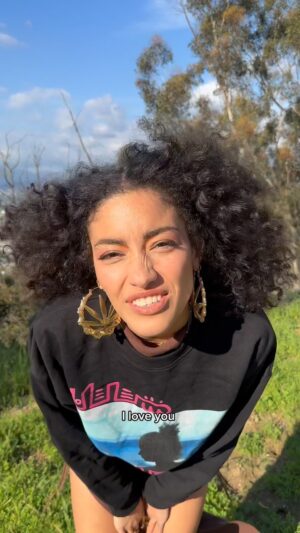 Paulina Singer Instagram - Shameless ploy to get you to listen to the new song 🤣 LINK IN THE MFKN BIO

ITS FOTWENNYYYYYYYYY and I know y'all need a song to 💭💭 to 😎

But still all facts you are beautiful and your life is in your hands change your thoughts change your frequency change your life HAPPY 420 baby!!!

The silliness cannot be stopped

#silly #uplifting #420 #newmusic #newartist