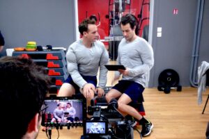 Pauline Clément Instagram - Broute 24 ⏰
C’est un peu comme Broute, mais en plus long 
C’est 8 épisodes de 20 minutes 
C’est une série Canal   
Et ca sort le 29 Avril 

Vous y verrez beaucoup @bertrand_usclat,
et vous pourrez y croisez @johanncuny @moustafabenaibout et ma tête ( et plein d’autres super personnes !) 

Du coup, pour l’occasion je suis parti en nostalgie dans mon téléphone, en vrac : 
Les Yes vous aime jeune 
Des moustaches 
Une soirée chill 
Une réunion d’écriture 
Un clip chanté en japonais 
Et des muscles 

Si quelques chose te dit quelque chose dit moi quelque chose !