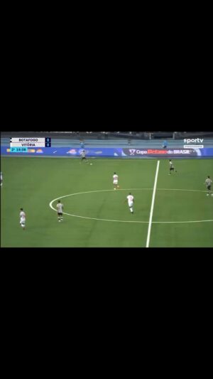 Paulo Andrade Instagram - O golaço do Botafogo contra o Vitória. Narrei a noite de Copa do Brasil no @sportv!