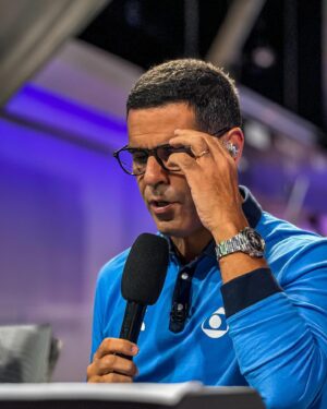 Paulo Andrade Instagram - Ontem encerrei o meu trabalho no mês das Copas. Quero agradecer a oportunidade de ter dividido tantas emoções com quem acompanhou pelo @sportv. 

Foi motivo de muita honra e responsabilidade vestir a camisa de um dos maiores grupos de comunicação do mundo em eventos tão importantes do futebol de seleções.

Já havia narrado algumas edições de Copa América, incluindo duas finais entre Brasil x Argentina (2007 e 2021), e procurei me preparar com afinco e total dedicação para levar ao ar o melhor possível, como se cada jogo fosse uma decisão. 

Depois de acompanhar 20 anos de futebol europeu, narrei a minha primeira Eurocopa, e foi legal demais, um gostinho de Copa do Mundo que eu não sentia havia alguns anos.

Foi uma maratona, mas acho que valeu a pena. O sentimento é de missão cumprida e mais um passo dado, na nova casa. 

Espero que as horas e horas de estudo, misturadas à emoção dos jogos, tenham trazido boas sensações a quem nos acompanhou por essas semanas.

Seguimos por mais, com humildade e trabalho. 

As fotos, que retratam momentos desse mês, são do craque @jordandssilva
