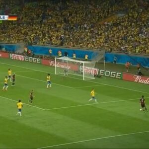 Paulo Andrade Instagram - E se foram 10 anos.. 

Serviu de lição? 

A narração mais difícil da minha carreira. 

Imagens da @espnbrasil