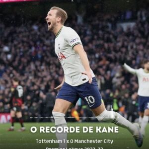 Paulo Andrade Instagram - Durante anos, os principais momentos da Premier League tiveram uma voz no Brasil: a voz de @pauloandradereal.

Foi ele que embalou vários dos lances mais icônicos da história do futebol inglês. O milagre de Aguero, a bicicleta de Rooney, o escorregão de Gerrard… Vários desses momentos estão reunidos neste post, que é uma homenagem ao narrador que, depois de 20 anos na ESPN, foi contratado pela Globo.

Ficam aqui o nosso desejo de sorte para ele no novo desafio e a gratidão por ajudar a eternizar tantos momentos para o torcedor de futebol do Brasil.

Muitos lances ficaram de fora, a gente sabe, mas qual é o seu preferido? Diz aí!

#PremierLeague #PauloAndrade #NarraçãoEsportiva #Futebol