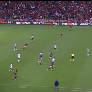 Paulo Andrade Instagram - Noite de grande jogo no Maracanã: Flamengo 2-1 Cruzeiro. O clássico entregou o que era esperado, o Flamengo lutou bravamente e venceu com força um time muito competitivo. 

Narrei no @premiere. Muito obrigado por tantas mensagens bacanas. 

Seguimos…