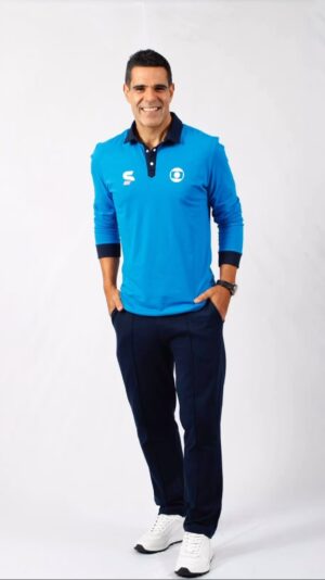 Paulo Andrade Instagram - Roupa da nova casa, vestindo com muito orgulho, amor e responsabilidade. Que venham muitas coisas boas pela frente! Vamos, @tvglobo, @sportv e @premiere.