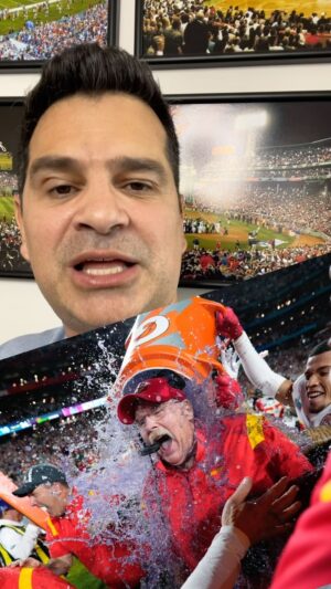 Paulo Antunes Instagram - Super Bowl sem banho de Gatorade não é Super Bowl! A tradição começou em 1987 no SB e continua firme e forte. Qual o seu palpite para a cor do banho de Gatorade que o treinador vencedor vai levar? #palpite #superbowl #NFL #Chiefs #Niners