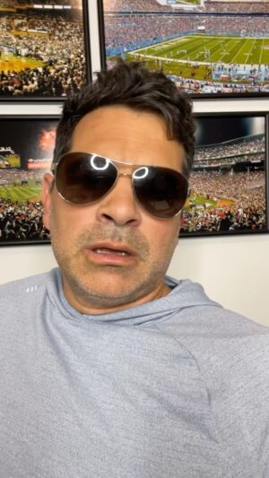 Paulo Antunes Instagram - Os Celtics levaram aquela boa e velha surra do Heat em Boston. Acontece todo ano. Perdão pelos óculos mas meus olhos estão ardendo depois de ver esse jogo. #Celtics #Heat #nba