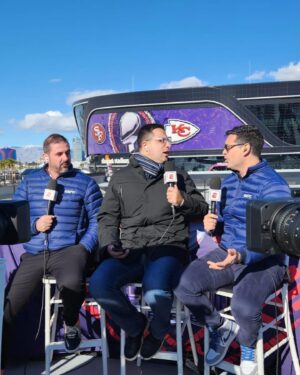 Paulo Antunes Instagram - Trabalhando em paz e com amigos. Muito bom. @conka @fenarda 📸  @diegopachecosilveira #NFL #NFLnaESPN #futebolamericano
