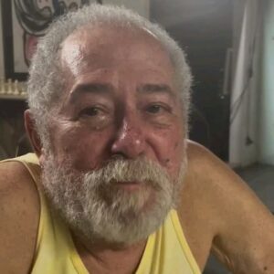 Paulo Costa Lima Instagram - E com vocês o grande Capinan...
(meu querido amigo e confrade na Academia de Letras da Bahia), e parceiro, pode? (fizemos a Canção da UFBA!)

Soy Loco por ti América
Ponteio
Miserere Nobis
Papel Machê... entre muitos outros poemas

@jose.carlos.capinan