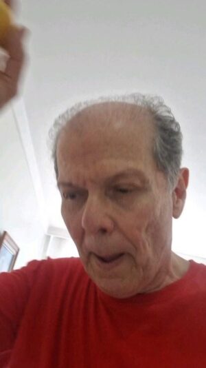 Paulo Costa Lima Instagram - Para Lacan, "a sublimação eleva o objeto à dignidade da Coisa"... (Coisa = das Ding). 

Aquilo que tem as qualidades do que é composto (composicionalidade), responde pelo nome de sublimação em psicanálise. A sublimação parece permitir ao sujeito distanciar-se de sua identificação fálica - a identificação com a questão sobre o que falta no Outro que não sou capaz de preencher - na medida em que a obra ocupa o lugar do que se era para o Outro, e assim, liberta o sujeito da posição de oferenda ao desejo do Outro.

(trecho do Livro da Composicionalidade, em confecção)