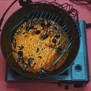 Paulo Costa Lima Instagram - Isso aí é PocPoc mesmo!

obrigado a Dinah Aquino @dinahaquino por me apresentar ao video!!

Posted @withregram • @nicokokartinspiration Moritz Simon Geist (German, b.1981) @moritzsimongeist  Beyond Human / Jazz Popcorn Robot, 2021

No audience, no player, no composition: this popcorn controlled robotic drumset is the most hygenic and the random performance Moritz Simon Geist ever built. All sounds are triggered by popcorn, sensed by piezo elements, converted to MIDI, transfered to a robotic system and played live on drums without the interference of a human composer.

#moritzsimongeist #performanceart #artinstallation #popcornart #soundart #soundinstallation #soundsculptures #germanartist #germanart