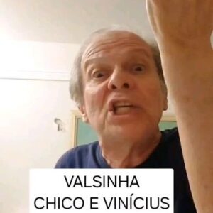 Paulo Costa Lima Instagram - Lembra daquela historia? A escultura está dentro da pedra, basta ir tirando as aparas que ela surge... esse post quer mostrar que a 'ideia musical' da Valsinha, vinda da cabeça de Vinicius de Moraes, trazia em si o germe de tudo que Chico Buarque esculpiu na letra: a ideia de rodar (que vem da sensação do ternário de valsa), mas rodar pra "fora", rodar diferente na direção do que não se via e ouvia há muito tempo, o amor e a paixão que levam o casal para a praça, e iluminam e apaziguam o mundo... tava tudo lá, no gesto inicial!

E a melancolia que vem junto da euforia? Uma saudade de um passado, uma infância que nem sabemos de onde vem...e que se abriga nos recursos melodicos utilizados? Bem, isso fica para um próximo post!! 

Atenção: o gráfico apresentado não é uma notação, e sim uma representação do gesto.
