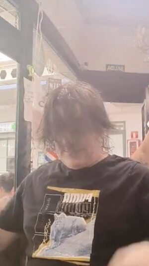 Paulo Futre Instagram - ¿qué os parece el nuevo look? 🤔 El samurai se fue de vacaciones ✂️ Muchas gracias al número 1 @miguel_olmedo 🙌 #Hairstyle #NuevoLook