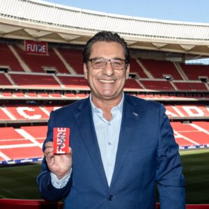 Paulo Futre Instagram - Amigos es un honor anunciaros que seré la imagen del carné de socio de la próxima temporada ❤️

Fue un privilegio defender estos colores. ‬Muito obrigado de coração al club de mi vida por este homenaje y a toda la familia rojiblanca por como me ha tratado desde que llegué en el 87. 

¡Aupa @atleticodemadrid siempre! ‬