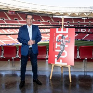 Paulo Futre Instagram - Amigos es un honor anunciaros que seré la imagen del carné de socio de la próxima temporada ❤️

Fue un privilegio defender estos colores. ‬Muito obrigado de coração al club de mi vida por este homenaje y a toda la familia rojiblanca por como me ha tratado desde que llegué en el 87. 

¡Aupa @atleticodemadrid siempre! ‬
