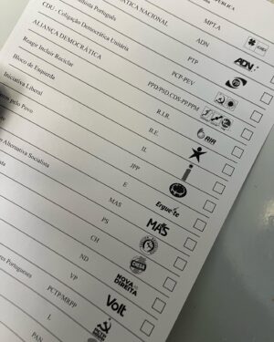 Paulo Pires Instagram - Acordámos cedo e fizemos 60 km para ir votar! 
E tu, vais ficar a dormir? 👀