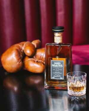 Paulo Pires Instagram - Hoje celebro o Dia Mundial do Whisky com o meu whisky preferido - James Martin’s 32 YO. Para marcar esta ocasião especial, deixo aqui uma curiosidade: James Martin era um pugilista escocês de Edimburgo, cuja experiência no ringue moldou a sua determinação e a sua busca incessante pela excelência. Ele acreditava firmemente que para conseguir um whisky de malte suave de qualidade, o whisky tinha de envelhecer por pelo menos 10 anos. Um brinde à sua visão e ao delicioso sabor de James Martin’s!

#whiskyjamesmartins #diamundialdowhisky #pub