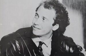Paulo Roberto Falcão Instagram - Será que eu realmente conseguiria jogar de terno como vocês dizem?

///

Potrei davvero giocare con un abito come dici tu?