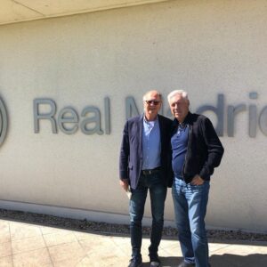 Paulo Roberto Falcão Instagram - Sempre prezei por me manter atualizado sobre o que rola no futebol do Brasil e do mundo.  Estou realizando um intercâmbio profissional, como sempre fiz como treinador, para trocar experiências com grandes ícones, amigos e protagonistas do esporte. 

Desta vez estou ao lado do meu grande amigo Carlo Ancelotti, que dispensa apresentações. Um dos dez melhores treinadores da história do futebol, segundo a France Football. O maior vencedor da UEFA Champions League (4 vezes) e de torneios interclubes da UEFA (8 vezes). 

Carlo, sempre é fascinante trocar experiências contigo, com quem compartilhei minha paixão pelo futebol por tantos anos. Espero que minhas percepções possam ser tão úteis a você, como as suas são para mim.
.

Sempre ho avuto l'apprezzo per tenermi aggiornato su ciò che accade nel calcio in Brasile e nel mondo. Sto facendo uno scambio professionale, come ho sempre fatto da allenatore, per scambiare esperienze con grandi icone, amici e protagonisti di questo sport.

Questa volta, sono insieme Carlo Ancelotti, che non ha bisogno di presentazioni. Uno dei dieci migliori allenatori nella storia del calcio, secondo France Football. Il più grande vincitore della UEFA Champions League (4 volte) e dei tornei interclub UEFA (8 volte).

@mrancelotti, è sempre affascinante scambiare esperienze con te, con cui condivido la mia passione per il calcio da tanti anni. Spero che le mie intuizioni possano esserti utili così come le tue lo sono per me.