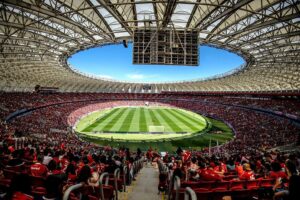 Paulo Roberto Falcão Instagram - Hoje, o futebol feminino brasileiro fez história mais uma vez. Maior público em uma partida no Brasil. Parabéns, @scinternacional e @corinthians! As atletas merecem!

No jogo de volta, espero ver mais um espetáculo com estádio lotado. Recordes são importantes, mas a força do futebol feminino é uma causa muito maior.
.

Oggi il calcio femminile brasiliano ha fatto ancora una volta la storia. Il più grande pubblico in una partita in Brasile. Congratulazioni, @scinternacional e @corinthians! Gli atleti se lo meritano!

Nella partita di ritorno, spero di vedere un altro spettacolo con uno stadio gremito. I record sono importanti, ma la forza del calcio femminile è una causa molto più grande.