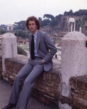 Paulo Roberto Falcão Instagram - Esta foto é de quando ainda estava conhecendo Roma, uma cidade que me acolheu com tanto carinho e me proporcionou tantos momentos inesquecíveis.
///
Questa foto è di quando stavo ancora a conoscere Roma, una città che mi ha accolto con tanto affetto e mi ha regalato tanti momenti indimenticabili.

(@officialasroma Archivio Storico)