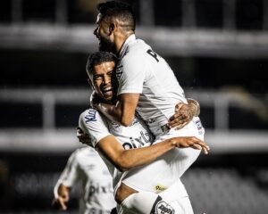 Paulo Roberto Falcão Instagram - O Santos é um clube gigante e era nosso dever trazer a vitória. Nós sabemos da grandeza que é representar este escudo e seguimos trabalhando muito para superar os próximos desafios.
//
Il Santos è un club gigante ed era nostro dovere portarlo alla vittoria. Sappiamo quanto è bello rappresentare questo scudo e continuiamo a lavorare sodo per superare le prossime sfide.