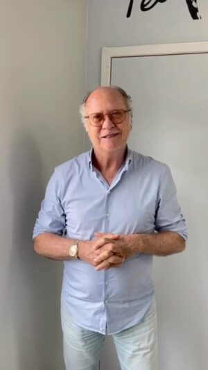 Paulo Roberto Falcão Instagram - Meu querido amigo, @zico. Eu fiz este pequeno vídeo para agradecer pela sua amizade. Ainda em tempo, desejo um feliz aniversário de 70 anos para você, galo!
.
Il mio caro amico @zico. Ho realizzato questo breve video per ringraziarvi della vostra amicizia. Ti auguro un felice settantesimo compleanno, gallo!