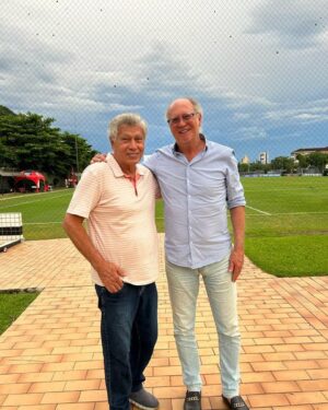 Paulo Roberto Falcão Instagram - Semana passada tive o prazer de encontrar meu amigo Clodoaldo. Não é sempre que a gente consegue colocar a conversa em dia, mas é sempre bom quando acontece. 
///
La scorsa settimana ho avuto il piacere di incontrare il mio amico Clodoaldo. Non sempre riusciamo a chiacchierare, ma è sempre bello quando succede.