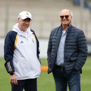 Paulo Roberto Falcão Instagram - Pude participar de uma preparação excelente para a grande partida de hoje. Muito obrigado ao @mrancelotti e sua comissão técnica, que oportunizaram uma troca de conhecimentos inestimável neste intercâmbio. Que ambos os clubes proporcionem um verdadeiro espetáculo.