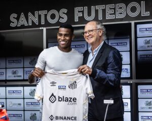 Paulo Roberto Falcão Instagram - Seja muito bem-vindo, @jeanlucas8_. Torço para que o seu carinho pelo @santosfc se materialize em uma jornada vitoriosa e muito duradoura. Boa sorte e muito sucesso ao nosso Menino da Vila adotado!
.

Benvenuto, @jeanlucas8_. Spero che il tuo affetto per il @santosfc si concretizzi in una traiettoria vittoriosa e duratura. Buona fortuna e molto successo al nostro Ragazzo dal Vila adottato.