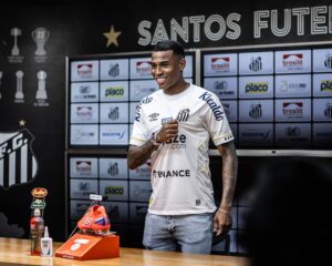 Paulo Roberto Falcão Instagram - Seja muito bem-vindo, @jeanlucas8_. Torço para que o seu carinho pelo @santosfc se materialize em uma jornada vitoriosa e muito duradoura. Boa sorte e muito sucesso ao nosso Menino da Vila adotado!
.

Benvenuto, @jeanlucas8_. Spero che il tuo affetto per il @santosfc si concretizzi in una traiettoria vittoriosa e duratura. Buona fortuna e molto successo al nostro Ragazzo dal Vila adottato.