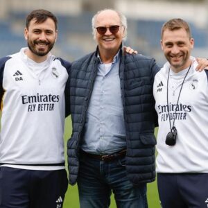 Paulo Roberto Falcão Instagram - Sempre gostei de fazer intercâmbios, pois isso agrega muito ao profissional. Dessa vez, com @mrancelotti e sua comissão técnica, em um momento tão importante, está sendo um grande prazer. Na véspera de uma decisão, há muito trabalho a ser feito. E sempre é uma oportunidade ímpar para trocar conhecimento e novas estratégias.