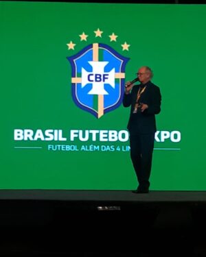 Paulo Roberto Falcão Instagram - Hoje eu estive no Brasil Futebol Expo, falando sobre as estratégias do esporte mais bonito do mundo. Tive a oportunidade de falar sobre os modelos táticos de alguns dos melhores treinadores europeus, como @josemourinho, @mrancelotti, Guardiola e Klopp. Foi um prazer dividir experiências com todos!
.

Oggi sono stato al Brasil Futebol Expo, a parlare delle strategie dello sport più bello del mondo. Ho avuto modo di parlare dei modelli tattici di alcuni dei migliori allenatori europei, come @josemourinho, @mrancelotti, Guardiola e Klopp. È stato un piacere condividere esperienze con tutti!