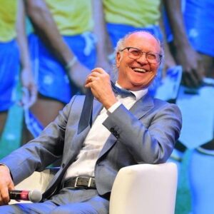 Paulo Roberto Falcão Instagram - A convite da @gazzettadellosport , no último fim de semana tive o grande prazer de participar do @ilfestivaldellosport , na Itália. Me alegra poder reencontrar velhos amigos e compartilhar minhas experiências com outras pessoas. Também queria agradecer por todo o carinho que recebi neste final de semana, é sempre ótimo interagir com pessoas tão apaixonadas pelo futebol como eu.

//

Sull'invito de La Gazzetta dello Sport, lo scorso fine settimana ho avuto il grande piacere di partecipare al Festival dello Sport di Trento, in Italia. Mi rende felice poter incontrare di nuovo vecchi amici e condividere le mie esperienze con altre persone. Volevo anche ringraziarvi per tutto l'amore che ho ricevuto questo fine settimana, è sempre bello interagire con persone appassionate per calcio come me.