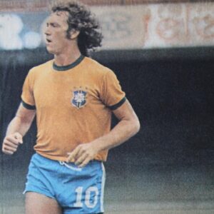 Paulo Roberto Falcão Instagram - Falta só um mês para o início da Copa do Mundo. Estou contando os dias para torcer pela nossa Seleção e acompanhar esse grande espetáculo do futebol! Que venha o hexa!

///

Manca solo un mese all'inizio dei Mondiali. Sto contando i giorni per tifare per il Brasile e seguire questo grande spettacolo di calcio! Saremo esacampione!