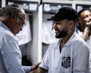 Paulo Roberto Falcão Instagram - Um abraço forte em um eterno Menino da Vila e um encontro de Falcões. Foi um prazer ver vocês, @neymarjr e @falcao12oficial.
.

Un forte abbraccio in un eterno Menino da Vila e un incontro di Falchi. È stato un piacere vederti @neymarjr e @falcao12oficial.