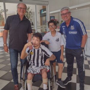 Paulo Roberto Falcão Instagram - Esta semana recebemos dois torcedores apaixonados pelo Peixe na concentração, o Rean e o Victor. É sempre um prazer falar sobre futebol com quem ama e entende do assunto. 
///
Questa settimana abbiamo ricevuto due fan innamorati di Peixe nella concentrazione, Rean e Victor. È sempre un piacere parlare di calcio con qualcuno che ama e capisce l'argomento.
