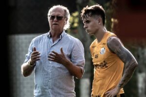 Paulo Roberto Falcão Instagram - Trabalhamos muito nestas três semanas e agora é hora de se colocar a prova. A torcida sempre dá show na arquibancada e sei que o time está ansioso para mostrar um espetáculo à altura. Vamos, @santosfc! 
///
Abbiamo lavorato molto in queste tre settimane e adesso è il momento di mettersi alla prova. I tifosi danno sempre spettacolo sugli spalti e so che la squadra ha voglia di fare uno spettacolo degno di questo. Andiamo, @santosfc!