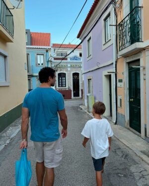 Paulo Rocha Instagram - Um dia em Setúbal. Muito significativo mostrar para o meu filho um pouco da sua origem. Os lugares, as comidas e a cultura de onde vim 🤍