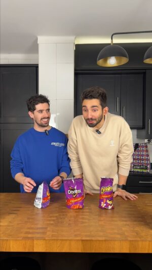 Paulo Sousa Instagram - Picante? 🌶️ Temos! Estes são os novos sabores 🔥 Flamin’ Hot 🔥 em Ruffles, Doritos e Cheetos! Podes encontrá-los a todos no Pingo Doce e depois diz-me… qual o mais picante? 😳
#flaminhotportugal #pd #pingodoce
