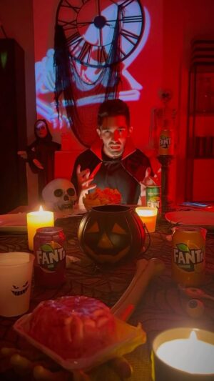 Paulo Sousa Instagram - 🕷️Prontos para entrarem na Casa Assombrada de Fanta? Dica: preparem um snack, a vossa Fanta e tragam alguém com coragem convosco! Atrevem-se a entrar? 🎃👻 @fanta_pt #FantaHalloween #FantaSnacking pub